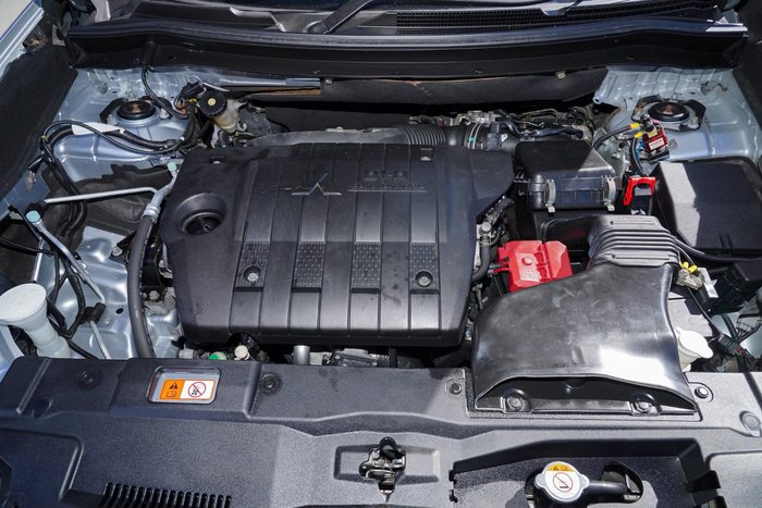 2016 Mitsubishi Outlander XLS