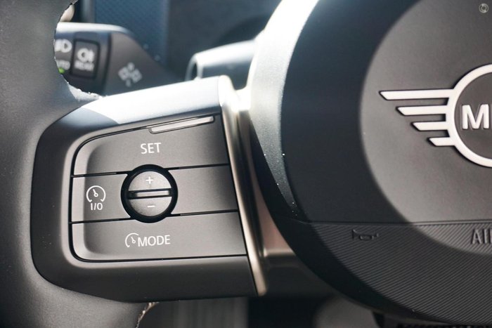 2024 MINI Countryman SE Favoured