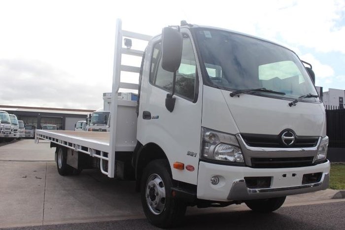 2021 Hino 300 Series 921 WHITE