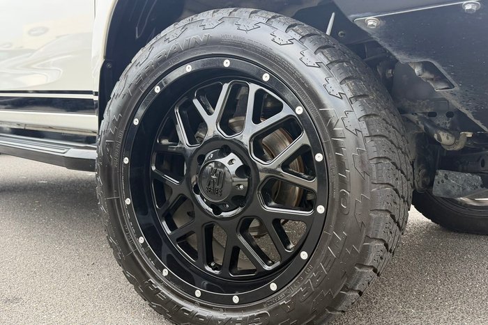 2020 Isuzu MU-X Onyx Edition