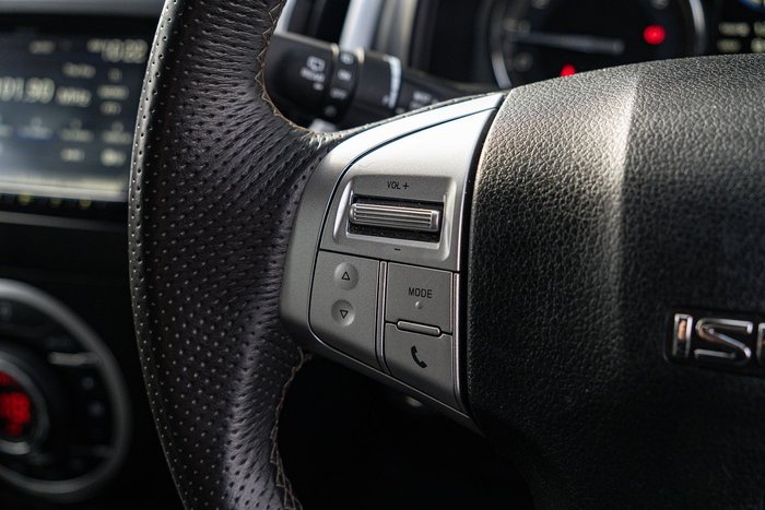 2020 Isuzu MU-X Onyx Edition