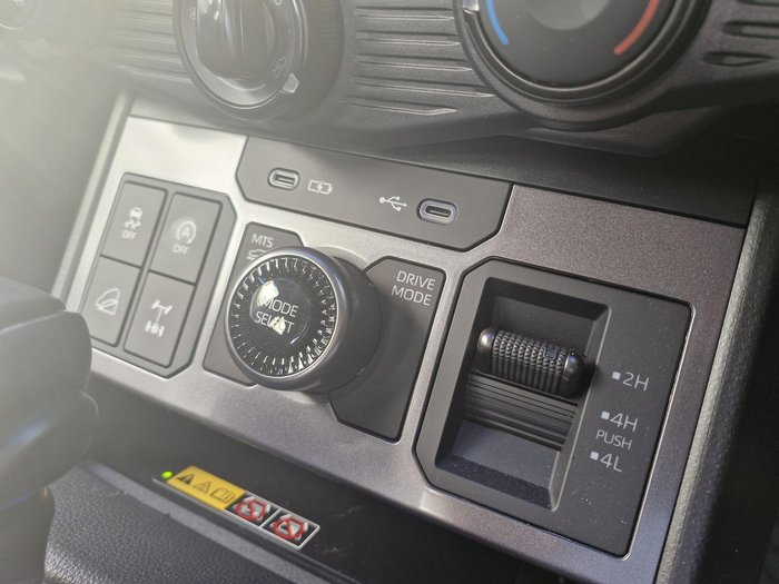2025 Toyota Hilux SR 48V