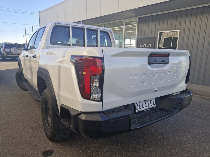 2025 Toyota Hilux SR 48V