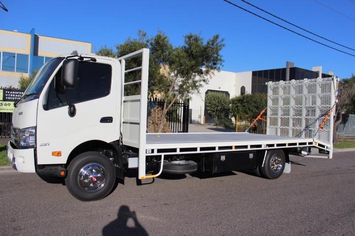 2021 Hino 300 Series 921 WHITE