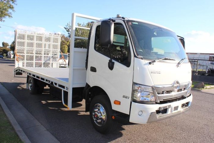 2021 Hino 300 Series 921 WHITE