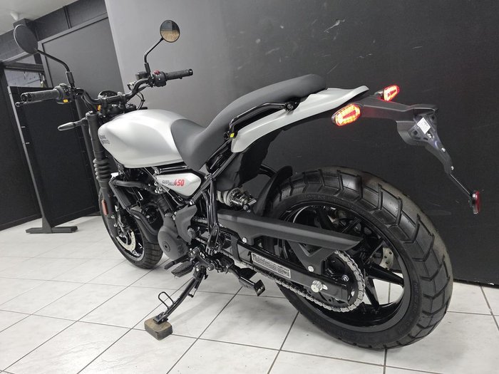 2026 Royal Enfield GUERILLA 450 Silver
