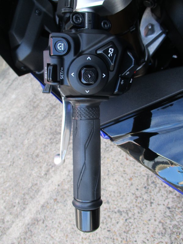 2025 YAMAHA YZF-R9 BLUE