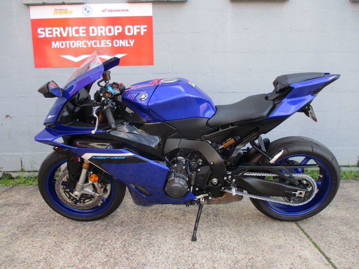 2025 YAMAHA YZF-R9 BLUE
