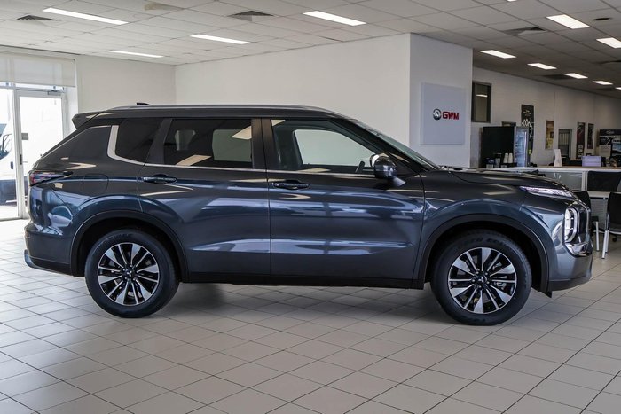 2025 Mitsubishi Outlander LS