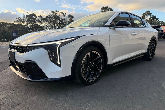2024 Kia K4 GT-Line