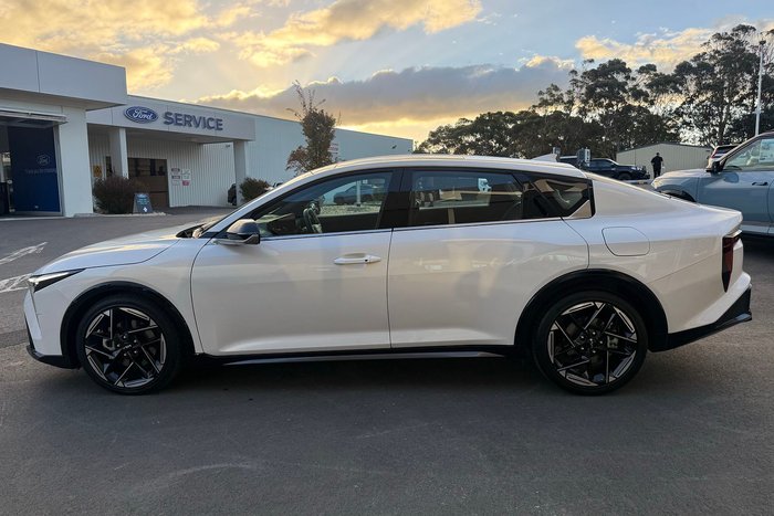 2024 Kia K4 GT-Line