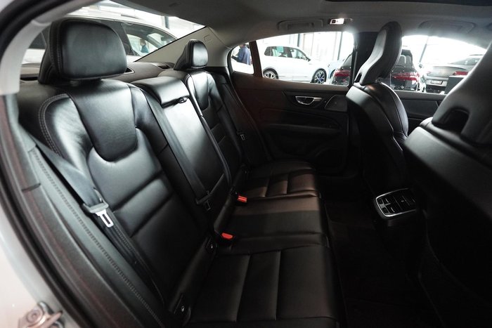 2022 Volvo S60 B5 Inscription