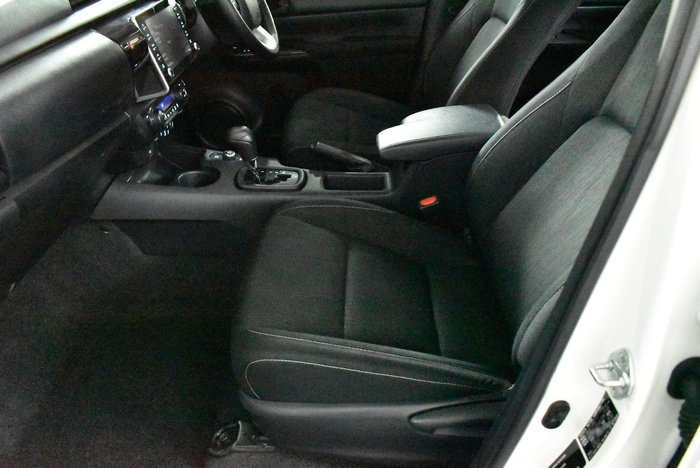 2025 Toyota Hilux SR 48V