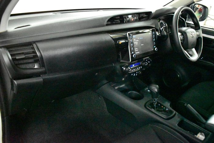 2025 Toyota Hilux SR 48V