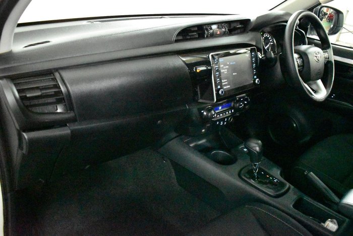 2025 Toyota Hilux SR 48V