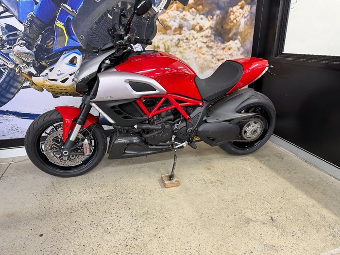 2011 DUCATI DIAVEL BLACK