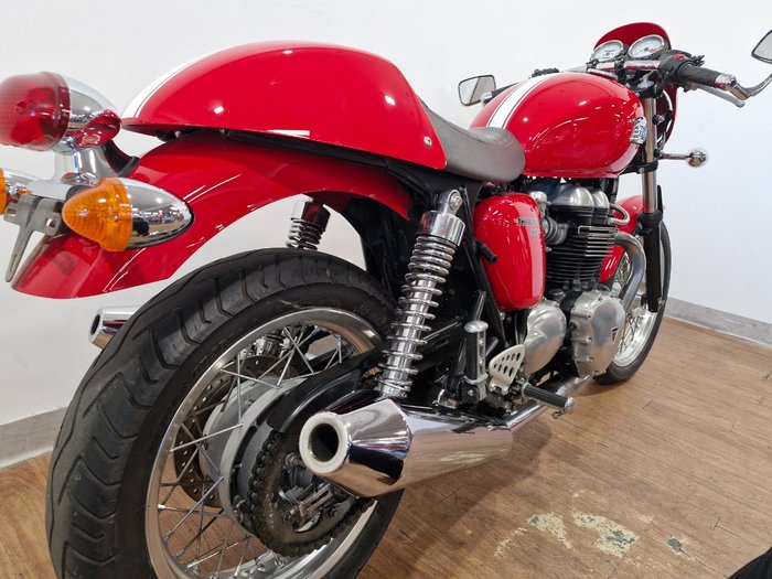 2009 Triumph THRUXTON 900 RED