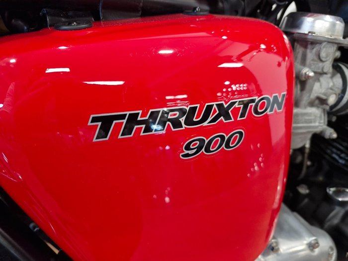2009 Triumph THRUXTON 900 RED