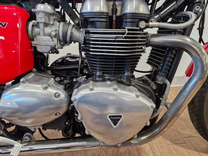 2009 Triumph THRUXTON 900 RED