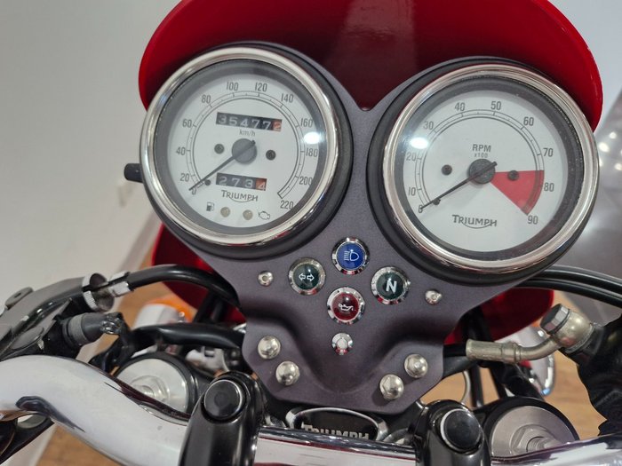 2009 Triumph THRUXTON 900 RED