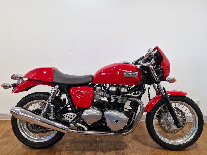 2009 Triumph THRUXTON 900 RED