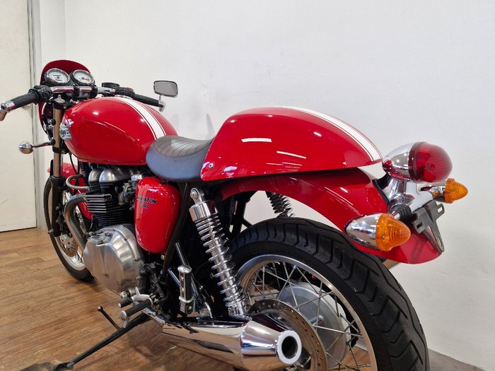 2009 Triumph THRUXTON 900 RED