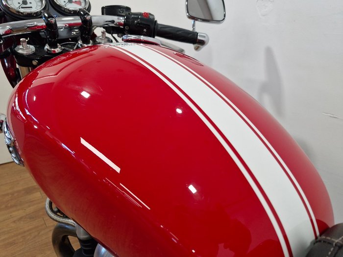 2009 Triumph THRUXTON 900 RED