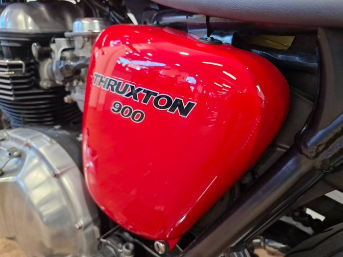 2009 Triumph THRUXTON 900 RED