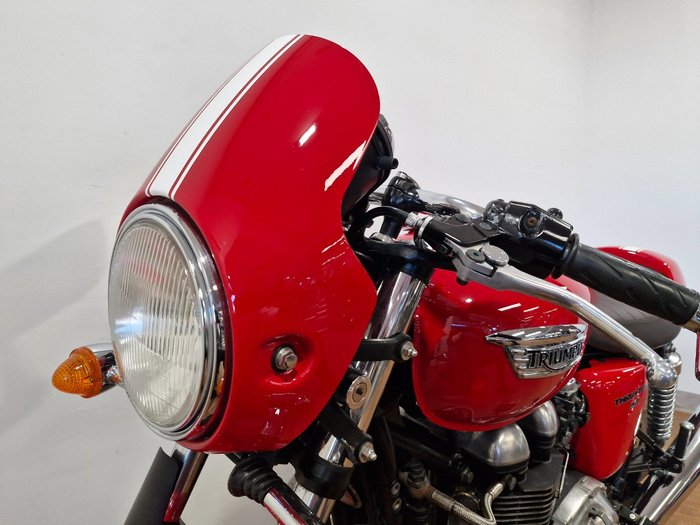 2009 Triumph THRUXTON 900 RED