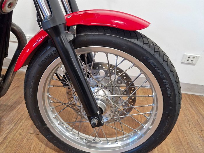 2009 Triumph THRUXTON 900 RED