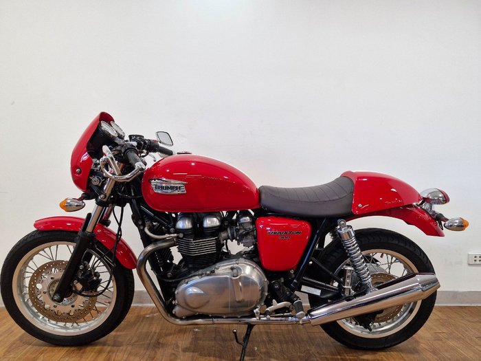 2009 Triumph THRUXTON 900 RED