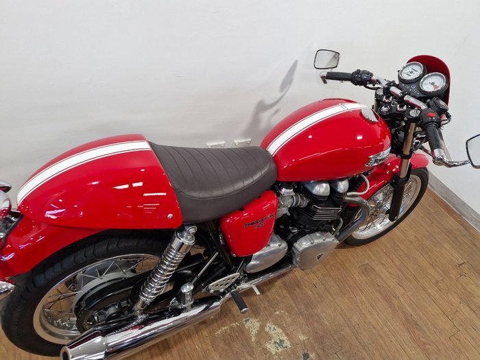 2009 Triumph THRUXTON 900 RED