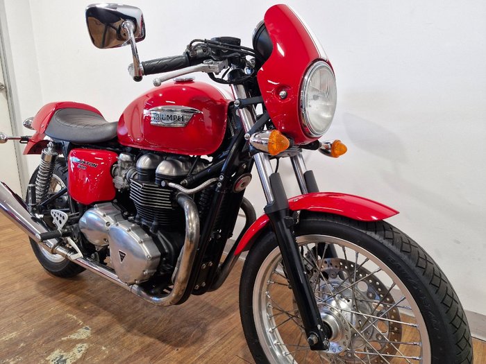 2009 Triumph THRUXTON 900 RED