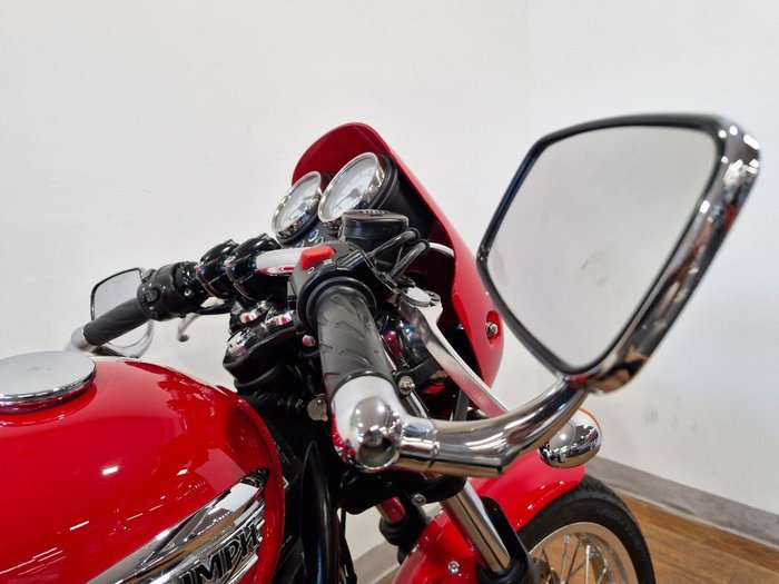2009 Triumph THRUXTON 900 RED