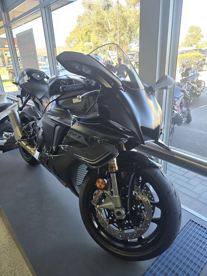 2025 Yamaha YZF-R1 R1 Black