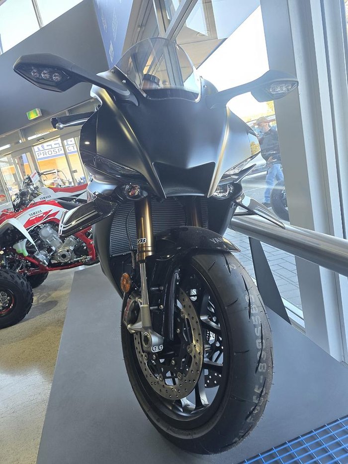 2025 Yamaha YZF-R1 R1 Black