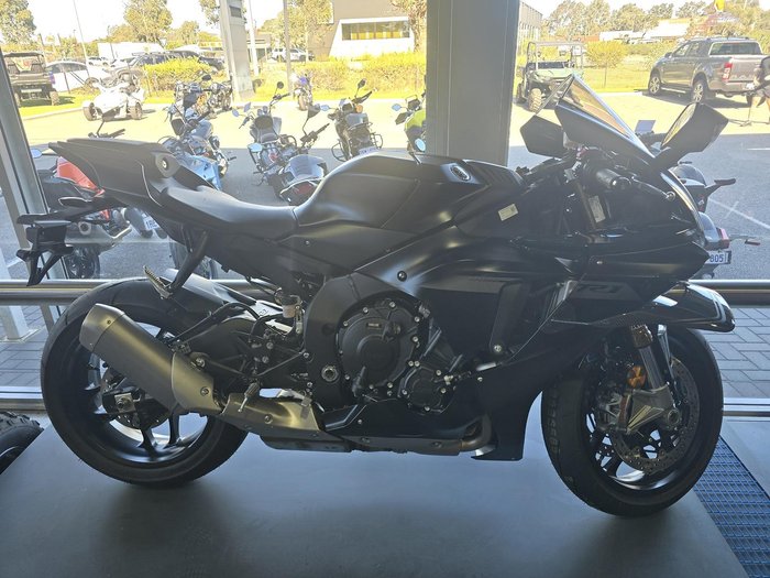 2025 Yamaha YZF-R1 R1 Black