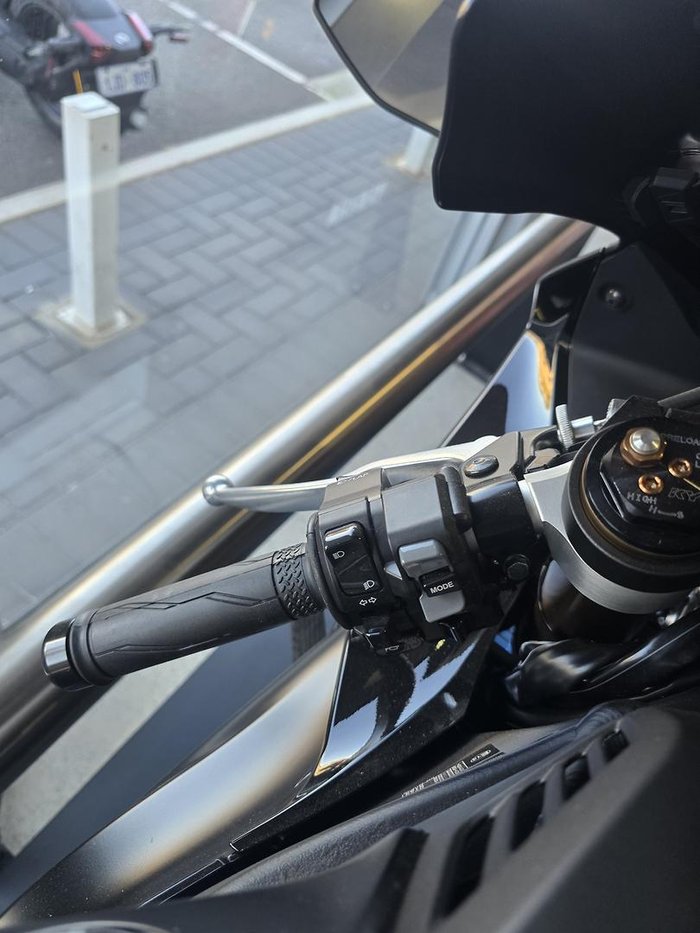 2025 Yamaha YZF-R1 R1 Black