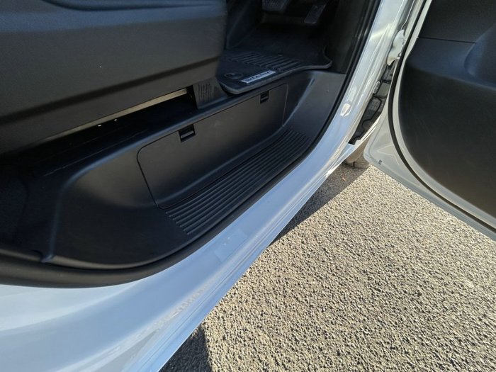 2024 HYUNDAI STARIA LOAD