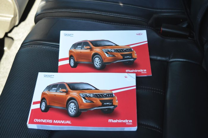 2019 Mahindra XUV500 W10
