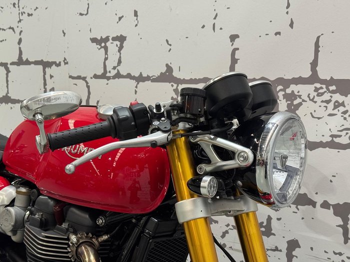 2017 Triumph Thruxton 1200 R Thruxton Red
