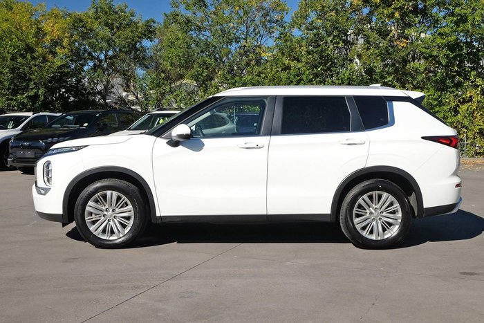 2024 Mitsubishi Outlander LS