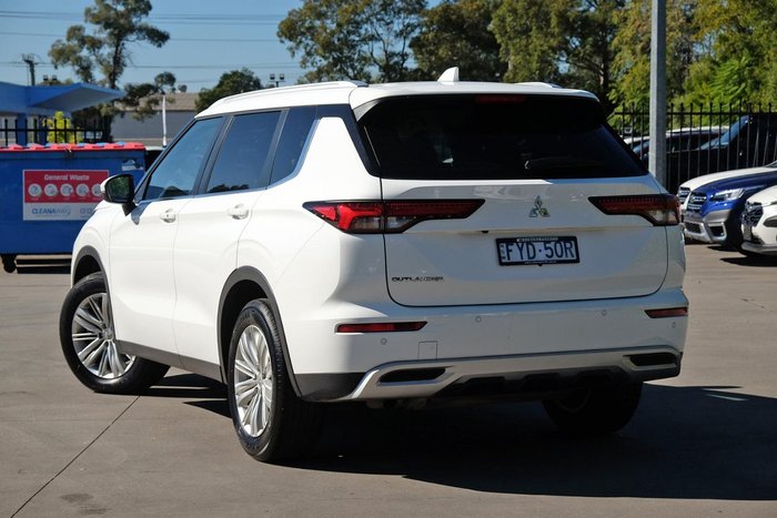 2024 Mitsubishi Outlander LS