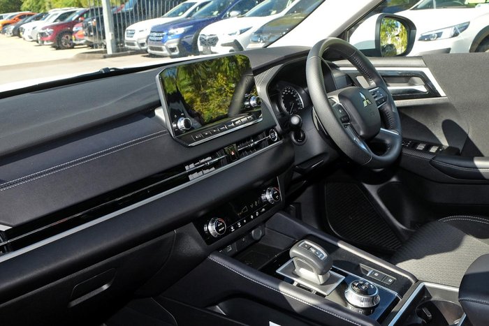 2024 Mitsubishi Outlander LS