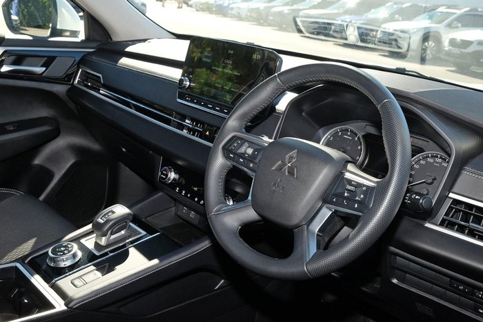 2024 Mitsubishi Outlander LS
