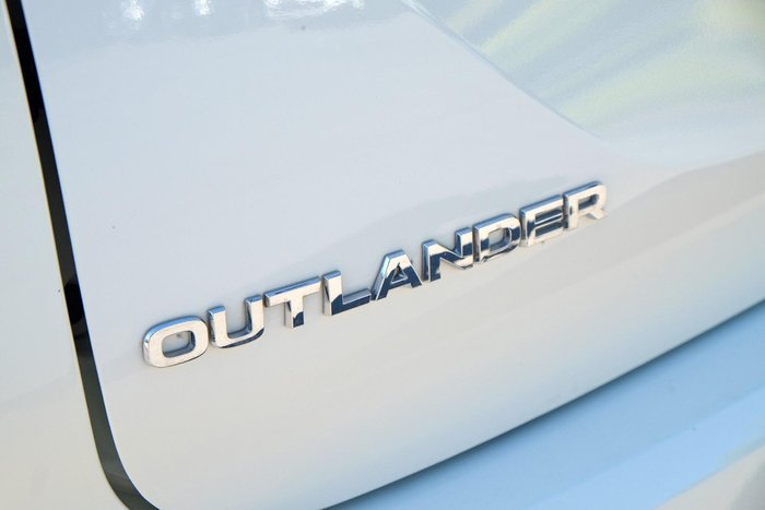 2024 Mitsubishi Outlander LS