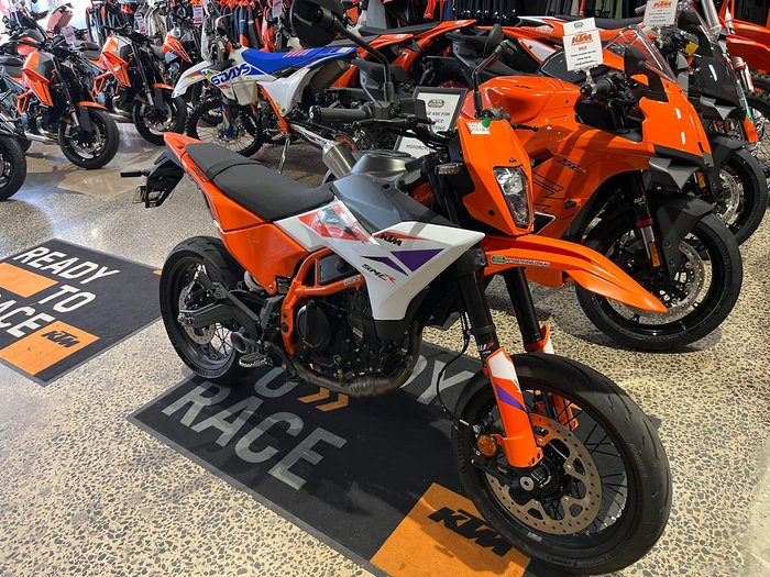 2025 KTM 390 SMC R SMC Orange