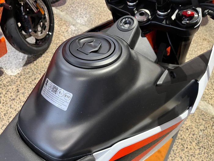 2025 KTM 390 SMC R SMC Orange