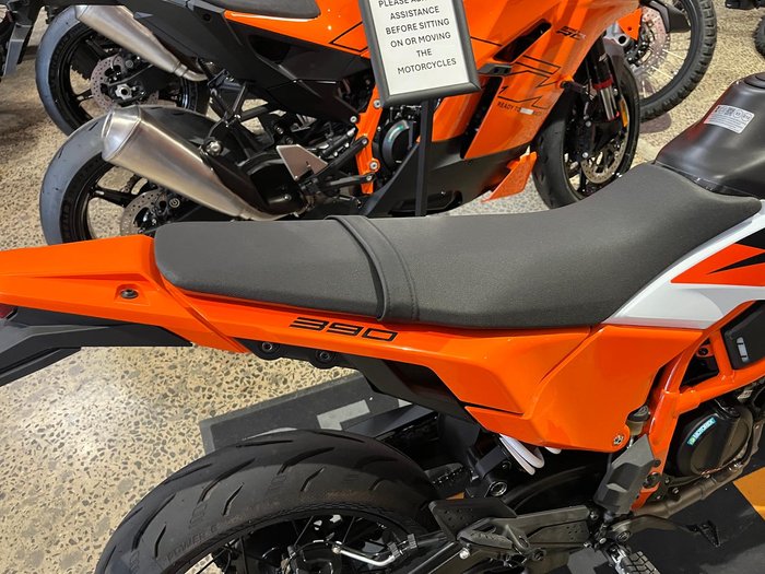 2025 KTM 390 SMC R SMC Orange