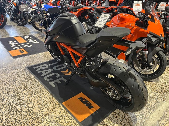 2026 KTM 1390 Super Duke R EVO Super Duke Black